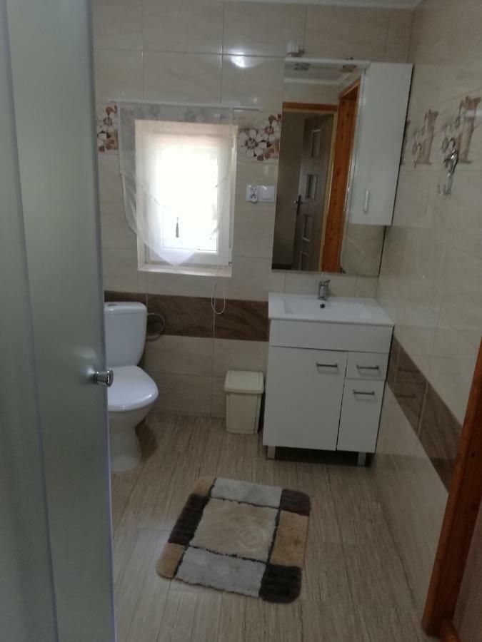 Domek Pod Swierkami Czarna  Luaran gambar